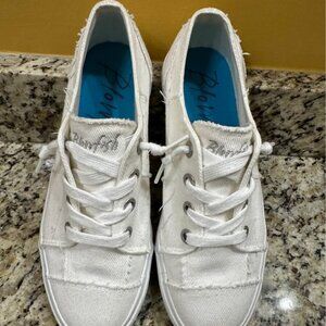 Size 9 Blowfish Canvas White sneaker